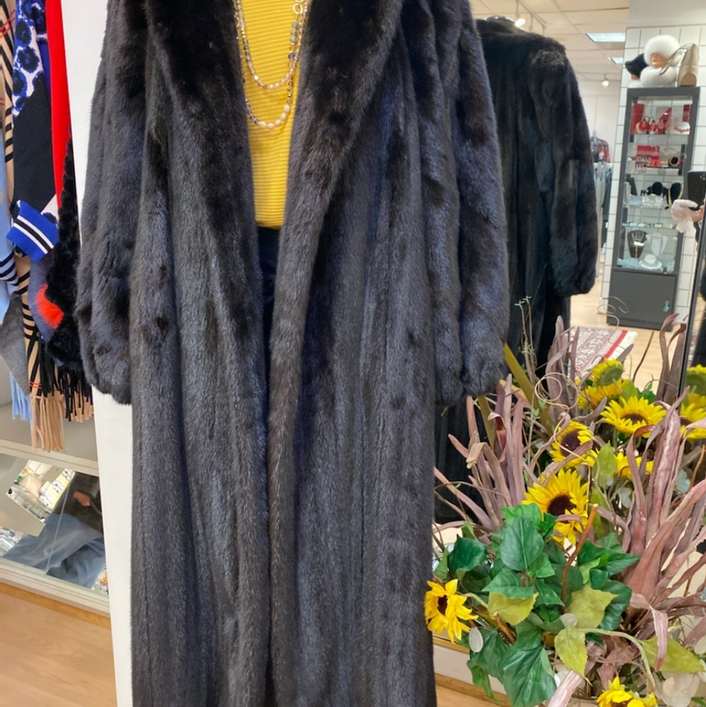 Mink Coat - Picture 2 of 7